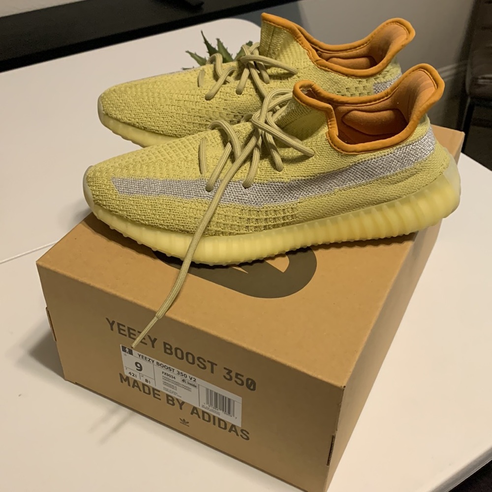 🤙🏻 Used like new Size 9 men’s Yeezy Boost 350